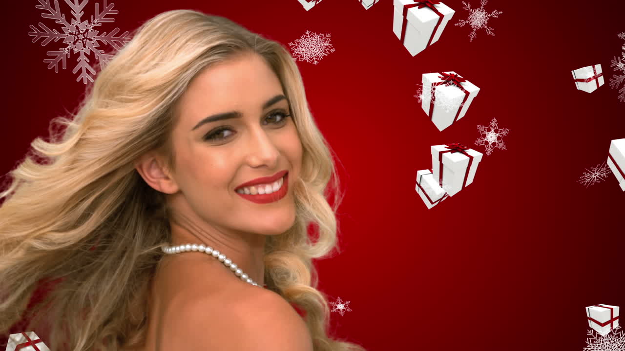 크리스마스 선물에 머리카락을 던지는 화려한 금발