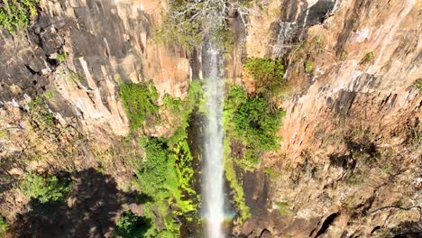 Wasserfall-In-Der-Malerischen-Schlucht