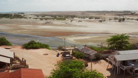 a pequena cidade nas dunas, tatajuba, brasil