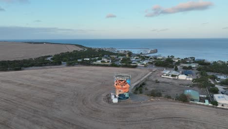 Drohnenaufnahme-Der-Strandstadt-Port-Vincent