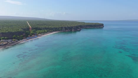 Weite-Landschaft-Auf-Der-Karibischen-Insel,-Nationalpark-Jaragua,-Luftaufnahme