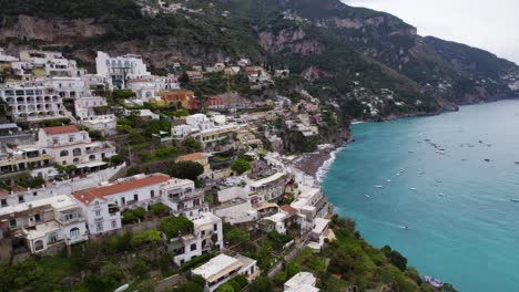 toma aérea de italia, costa de amalfi