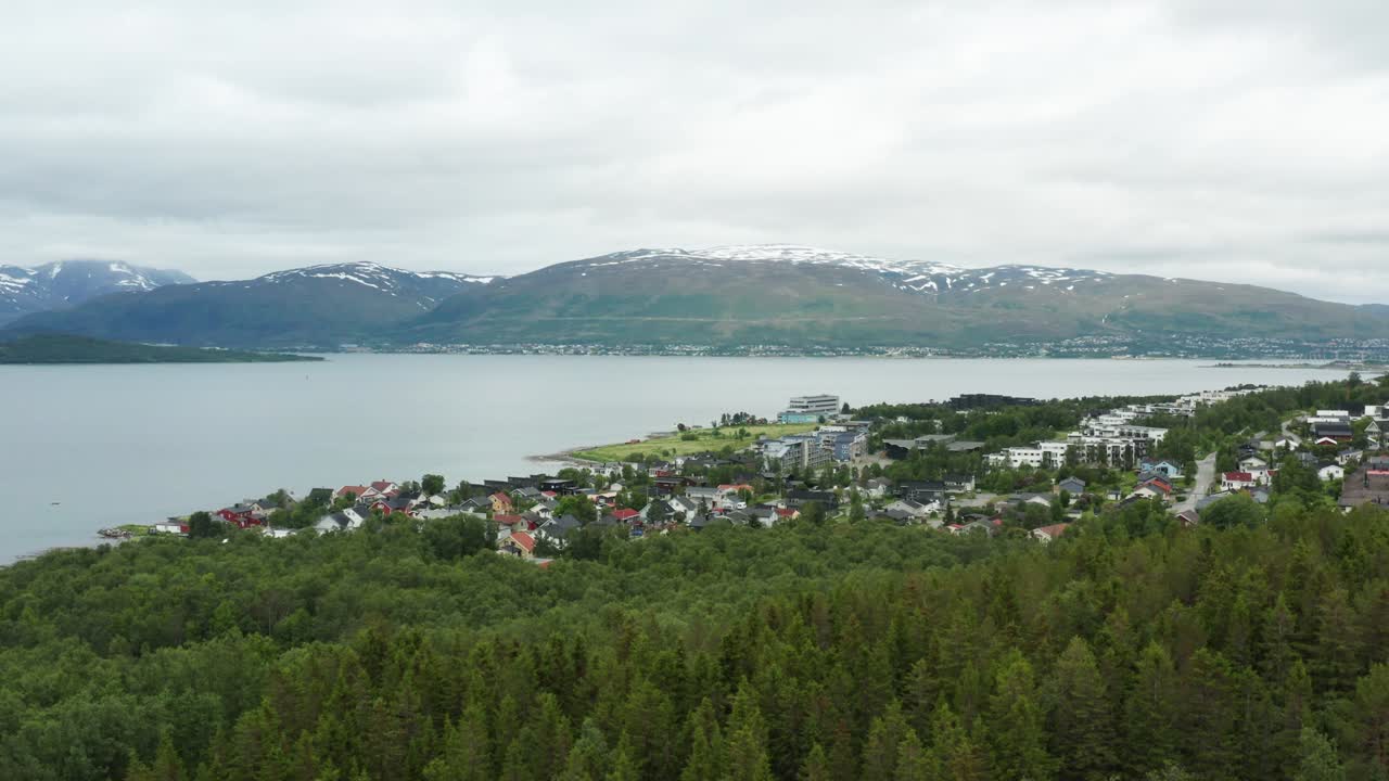 vista aérea de la bahía de tromso