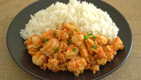 stir-fried shrimps with garlic and shrimps paste with rice