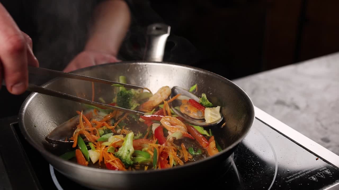 Cucinare un saltato in padella