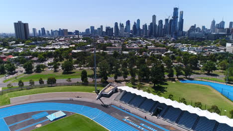 el horizonte de la ciudad de melbourne desde albert park