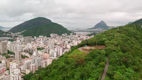 Vista-Panorámica-Aérea,-Corcovado-Morro-Do-Paisaje-Inglés-Rio-De-Janeiro-Brasil-Valle-Verde-Barrio-Paisaje-Urbano