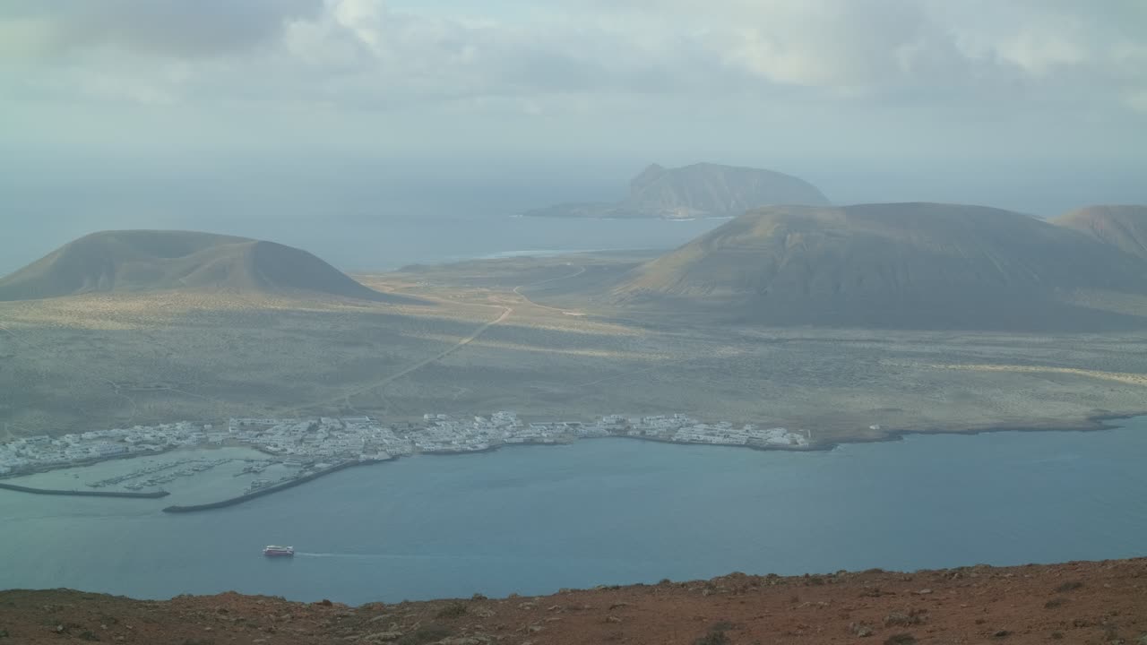 산에서 바다까지: 란사로테의 화산의 아름다움