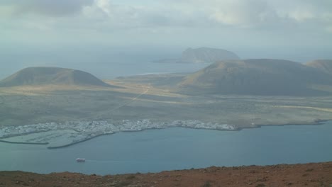 de las montañas al mar: la belleza volcánica de lanzarote