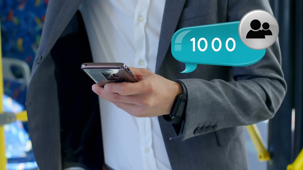 hombre vestido con un traje enviando mensajes de texto en su teléfono