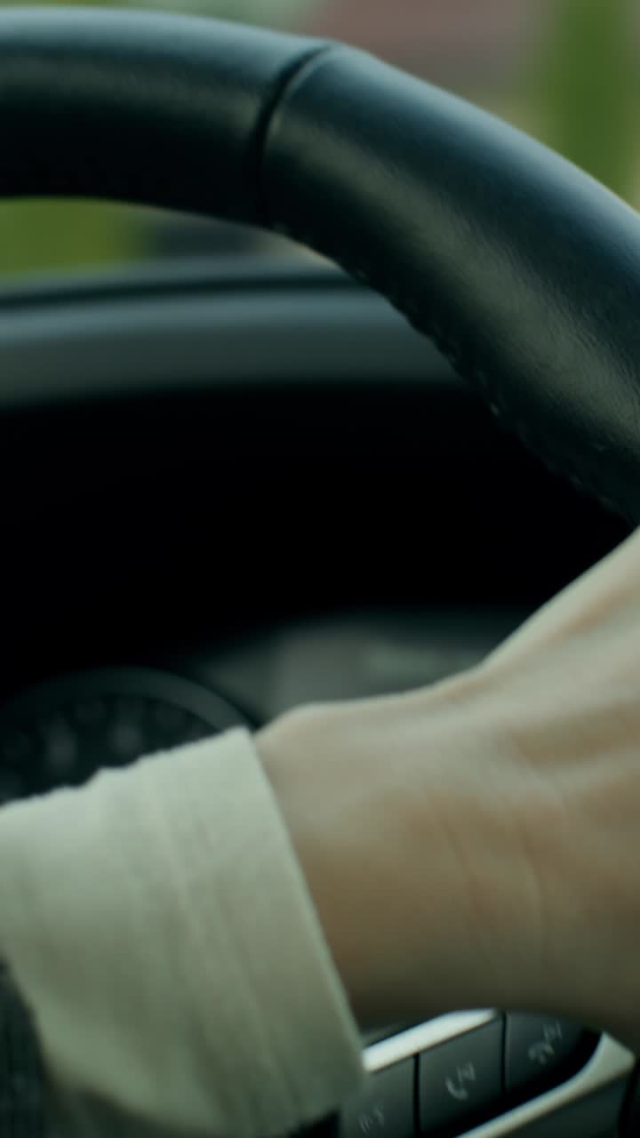 persona que conduce un automóvil