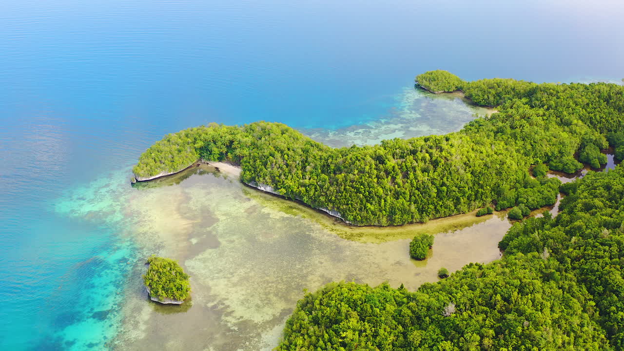 la belleza se encuentra donde la tierra se encuentra con el mar