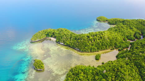 Schönheit-Findet-Man-Dort,-Wo-Das-Land-Auf-Das-Meer-Trifft