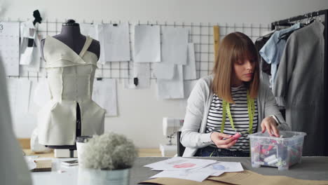 diseñador de moda en el trabajo