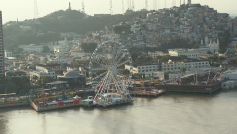 la perla rueda de ferris 4 aérea viajando fuera de malecón ciudad de guayaquil ecuador