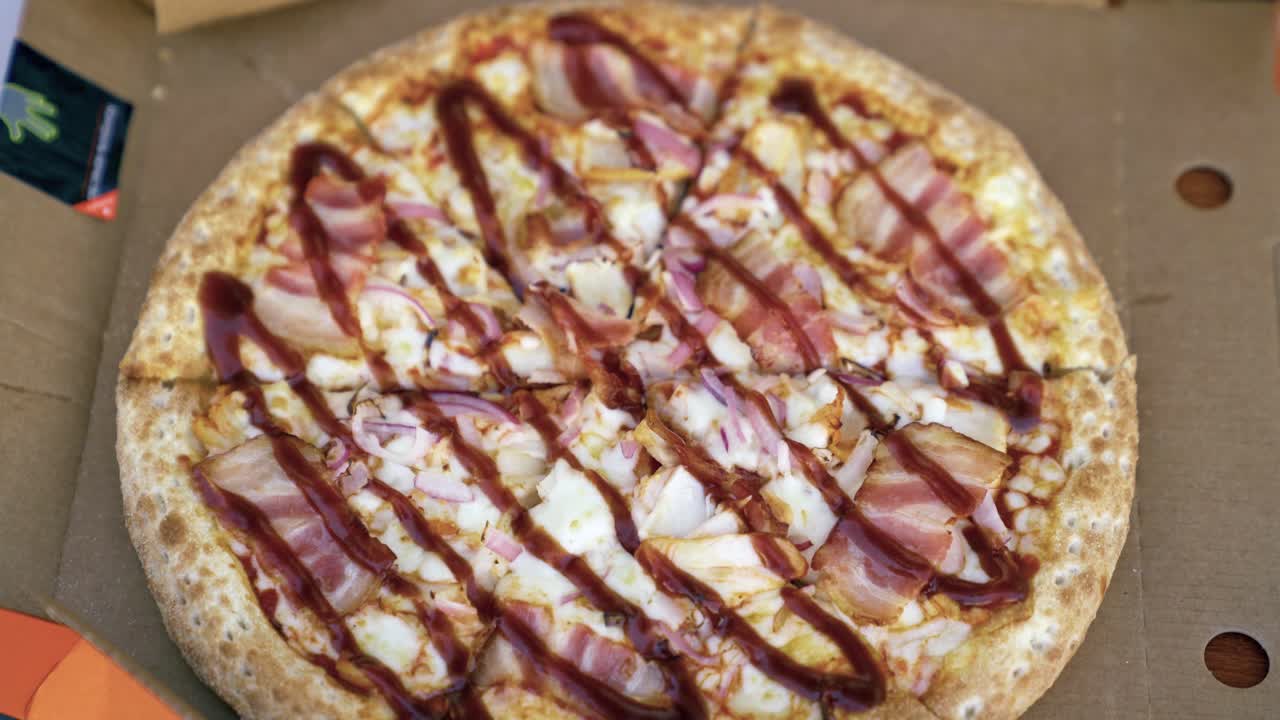 pizza de pollo y tocino a la parrilla