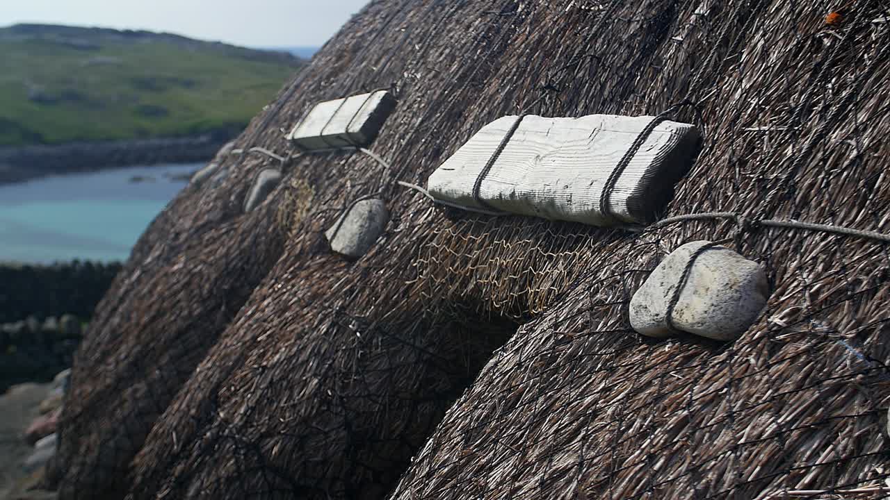 블랙하우스 에 있는  ⁇  지붕 의 정적  ⁇