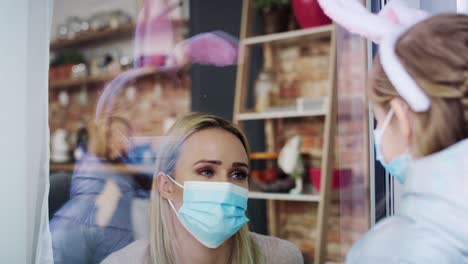 video of mother greeting little daughter during the easter quarantine