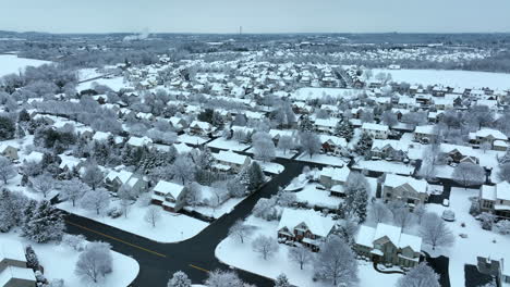 Casas-Suburbanas-Americanas-Cubiertas-De-Nieve-Invernal