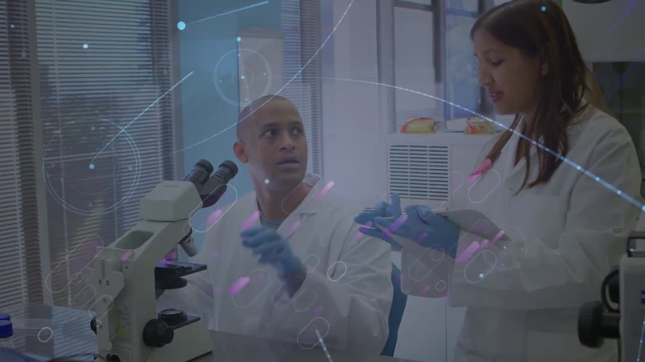 animación de conexiones entre diversas trabajadoras y trabajadores de laboratorio con microscopio