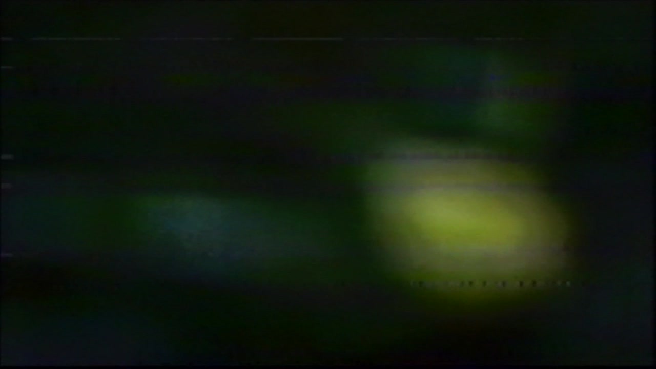 아날로그 vhs 추상 디지털 애니메이션. 오래된 tv. 오류 오류 비디오 손상. 신호 노이즈. 시스템 오류. 독특한 디자인. 나쁜 신호. 디지털 tv 노이즈 박이는. 신호가 없습니다. 움직이는 녹색 점