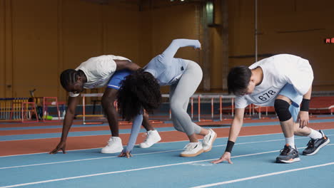 people ready to run indoors