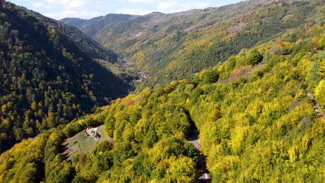 Herbstfarben-Auf-Der-Allgemeinen-Straße-In-Den-Apuseni-Bergen