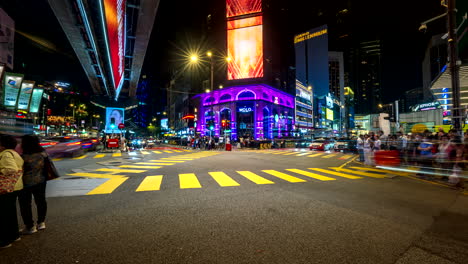 dynamic long exposure night timelapse nightlapse at busy bukit bintang crossing
