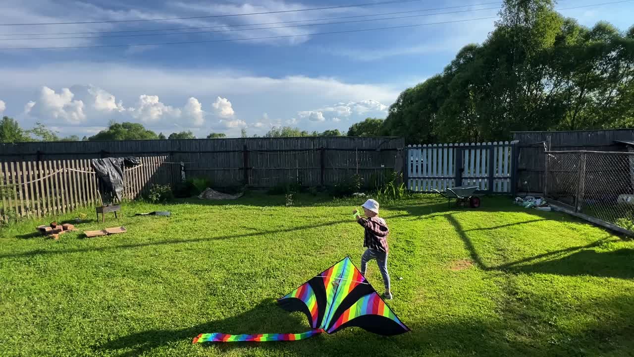 Child flying a kite in a backyard
