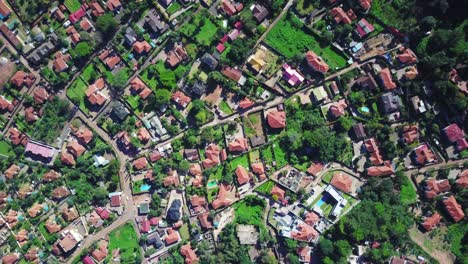 vista aérea desde arriba de kampala desde muyenga en un día soleado