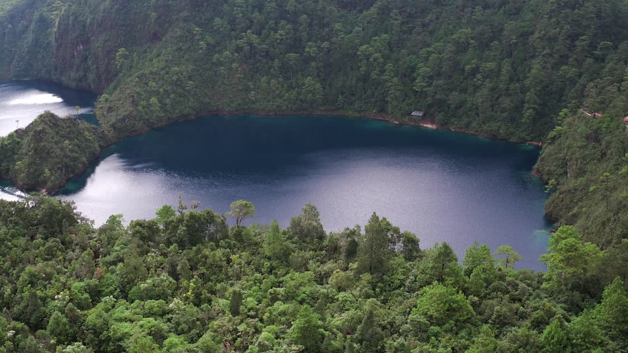 fotografía aérea de un avión no tripulado de cinco lagos, el parque nacional de montebello, chiapas