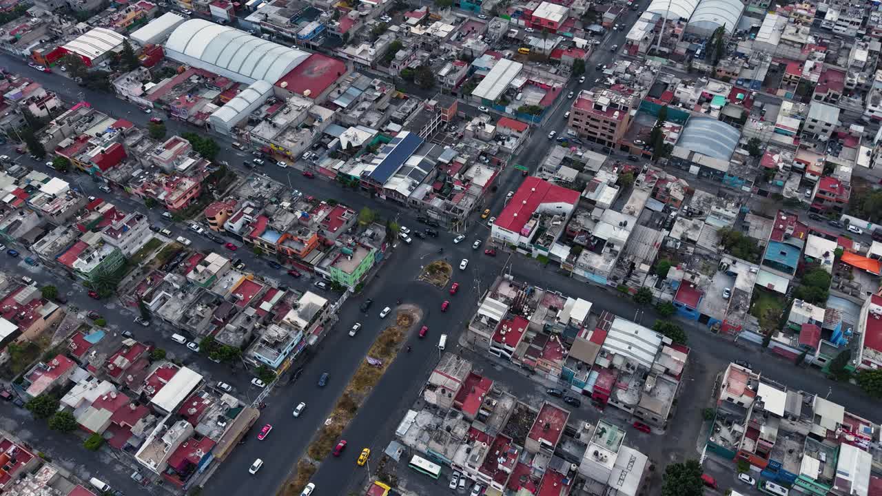 Drone hyperlapse circling above Ecatepec’s streets in the Mexico City metro area