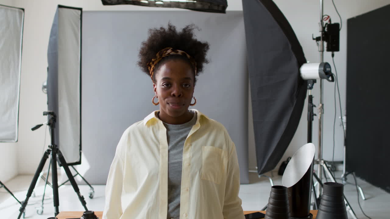 스튜디오에서 사진작가