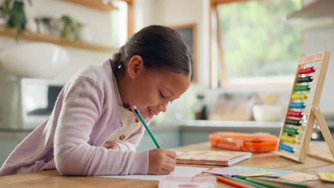 educación, escritura y niña feliz