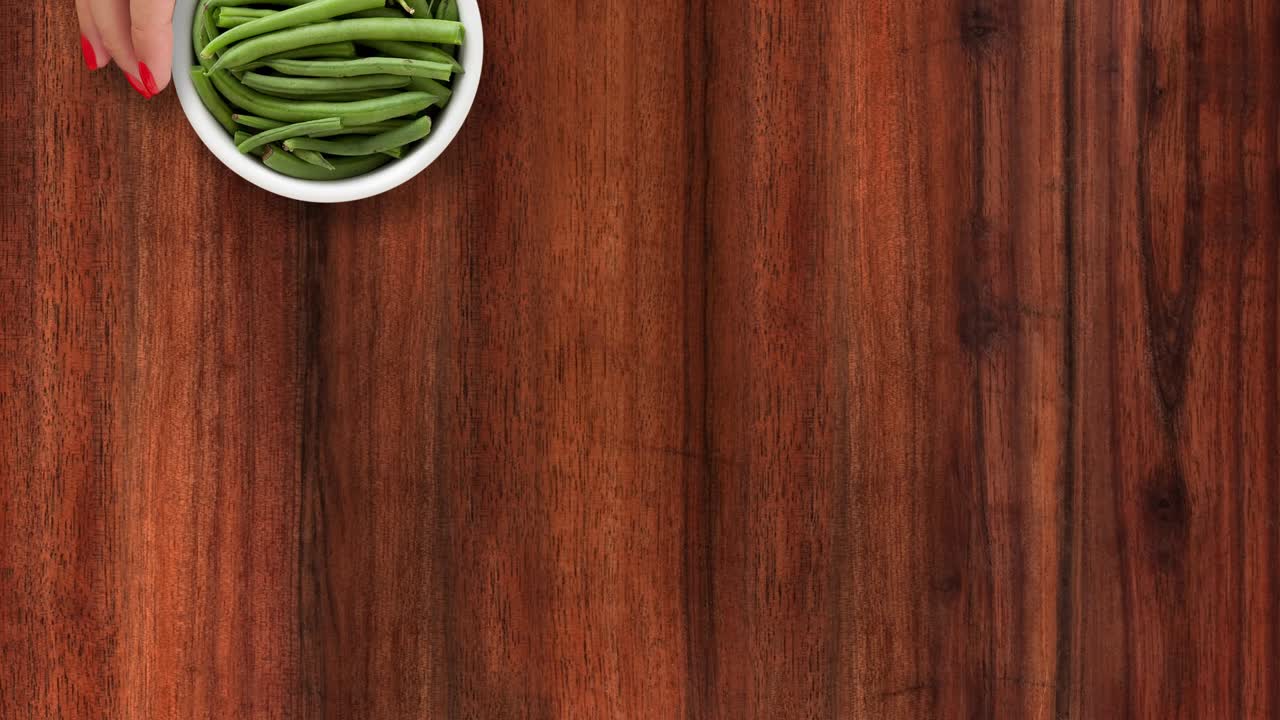 ofreciendo frijoles verdes