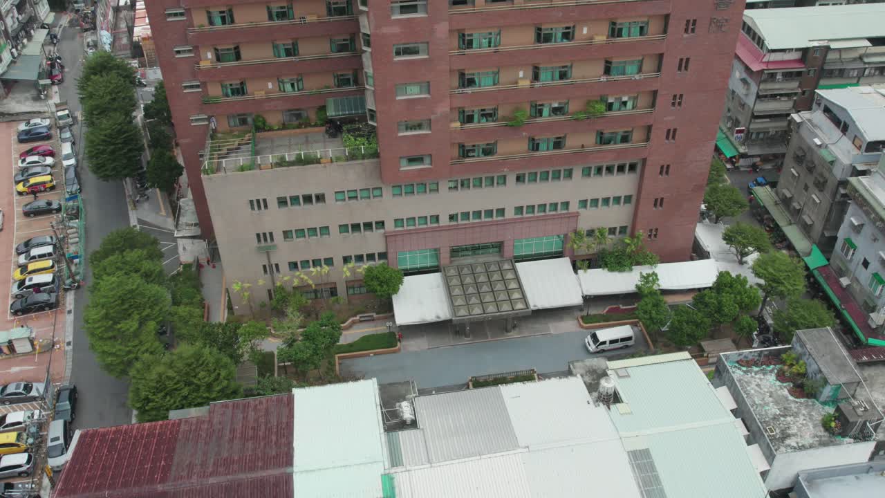 타이완 인타이페이 (taiwan intaipei) 의 한 공중 드론이 도시 풍경을 보여준다.