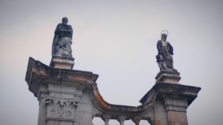 santuario di nostra senhora da peneda in geres entrace statue long shot