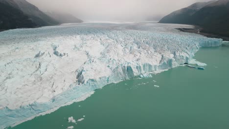 imágenes de drones en perito moreno, el glaciar más icónico del mundo