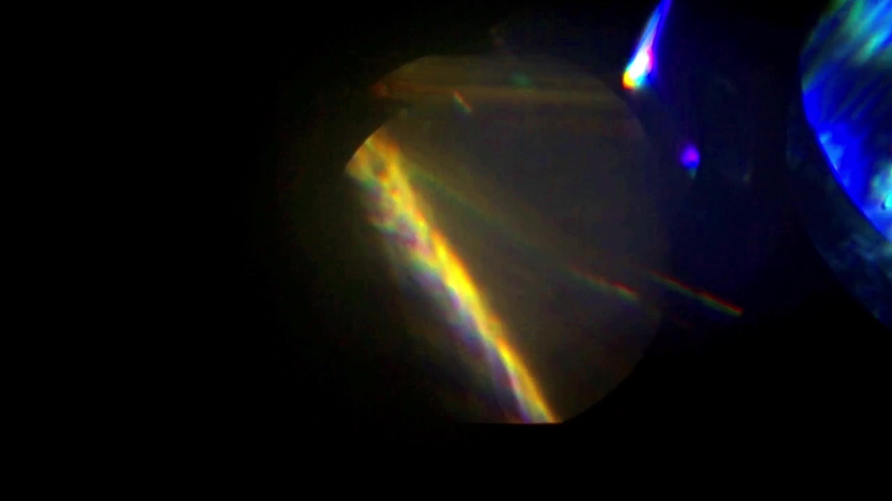 Effetti astratti di light leaks e lens flare su sfondo nero