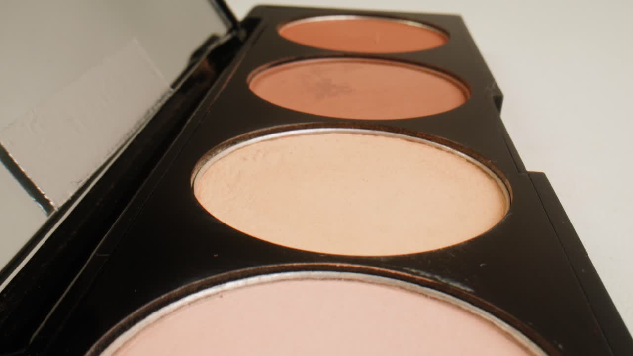 la paleta de maquillaje de primer plano