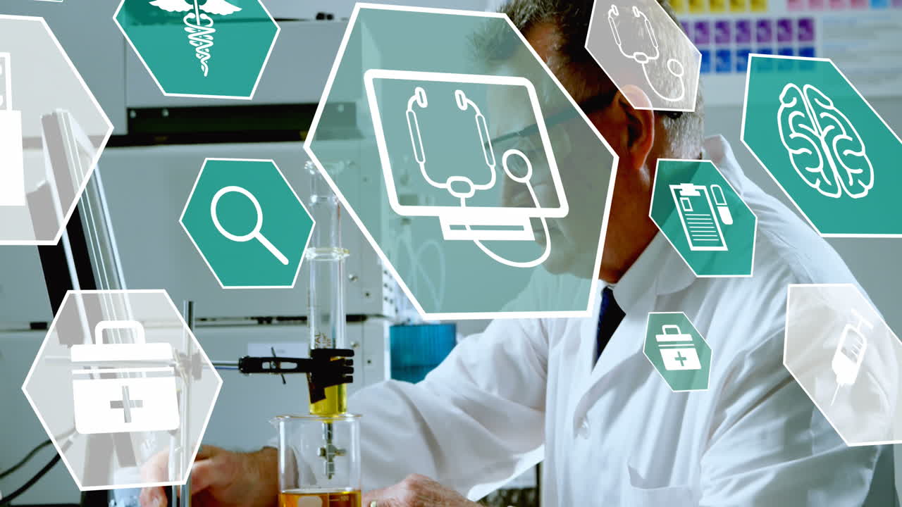 animación de múltiples iconos sobre científico caucásico mezclando e inyectando líquido en un vaso