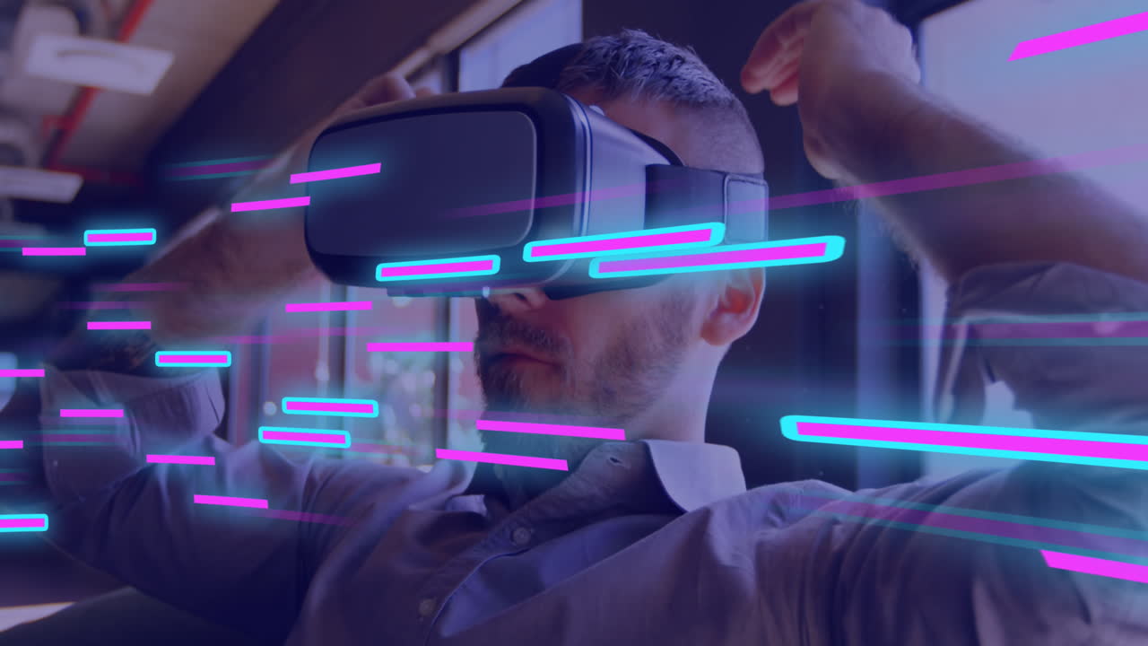 animación de rastros de luz brillante de la transferencia de datos sobre el hombre caucásico en auriculares vr.