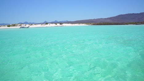 Crystal-clear-water-on-a-beautiful-white-sand-beach,-Isla-Coronado,-Baja-California-Sur,-Mexico