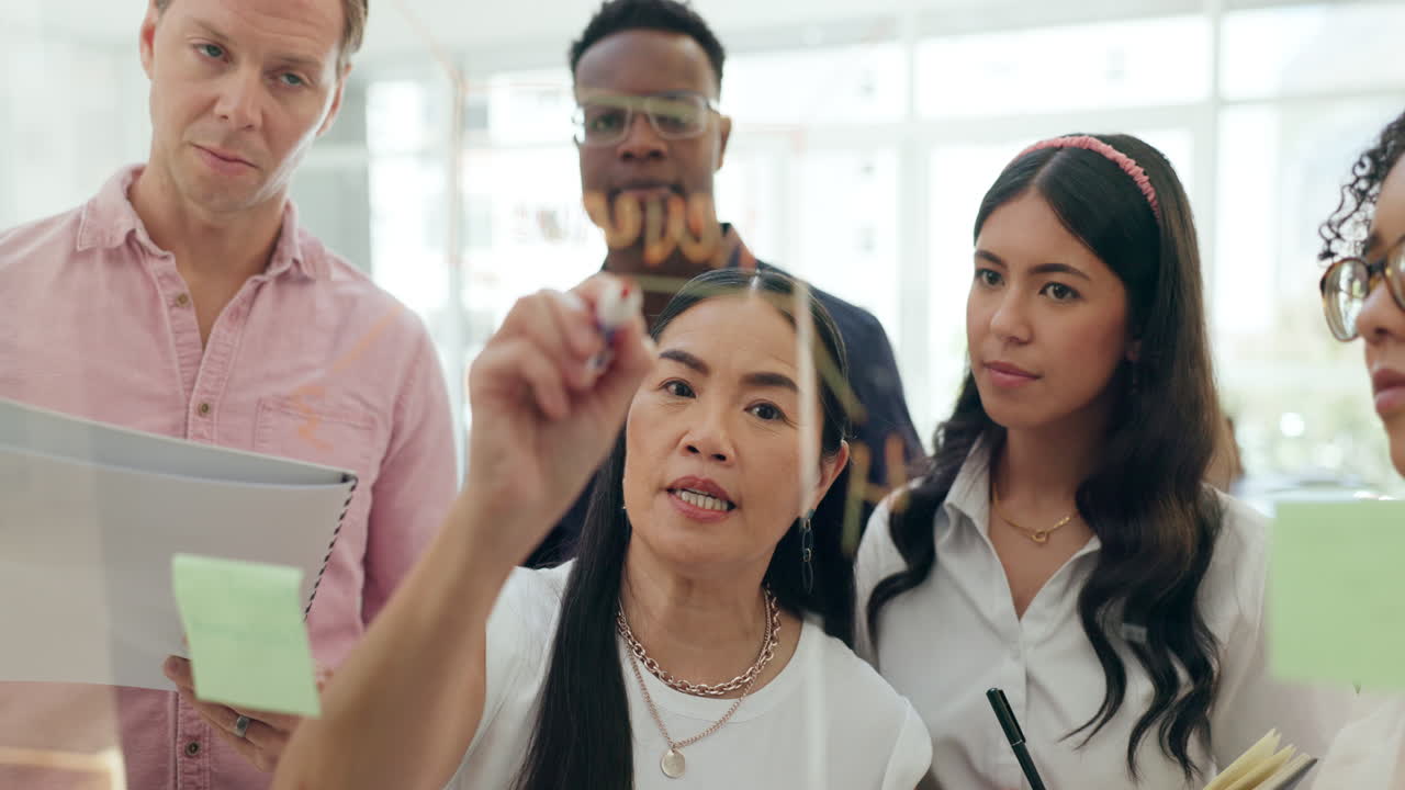 생산적인 비즈니스 회의에서 다양한 팀