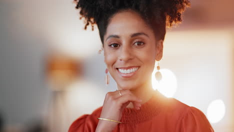 Negocios,-Retrato-Y-Mujer-Negra-Sonríen-Como-Líder