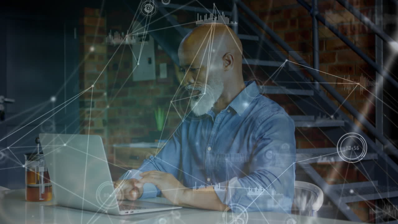 animazione di reti di connessioni su uomo anziano utilizzando laptop