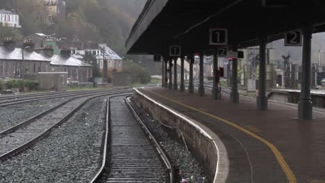 disparo estático de una estación de tren vacía