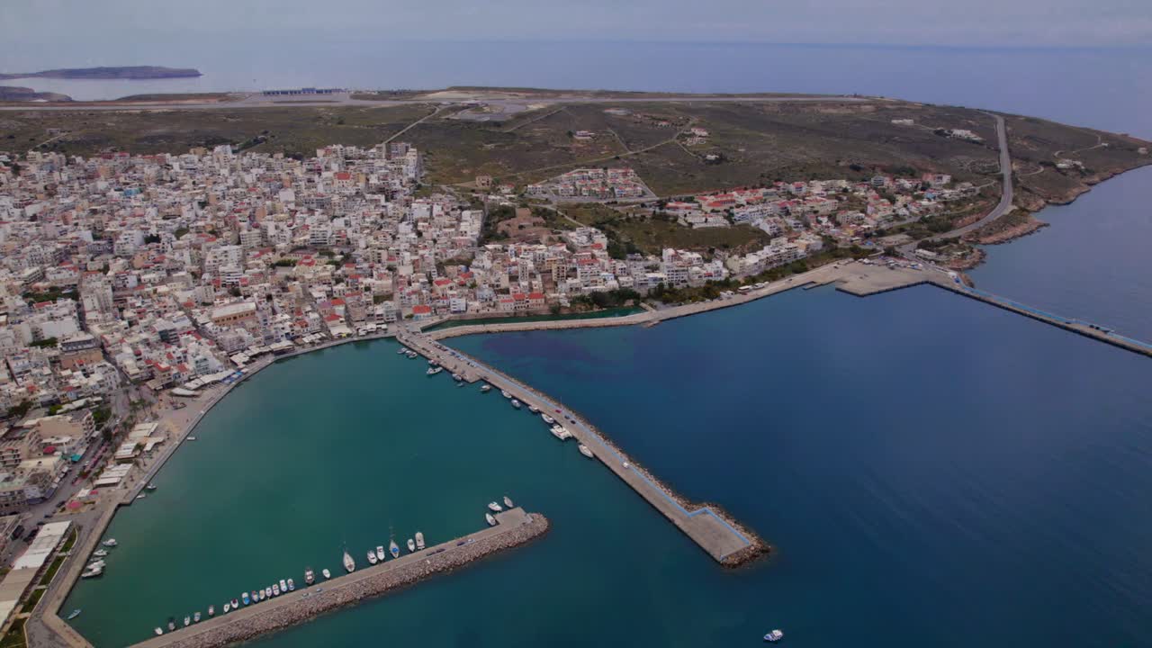 sitia es una ciudad portuaria y un en lasithi, creta, grecia