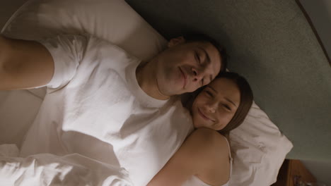 pareja en la cama