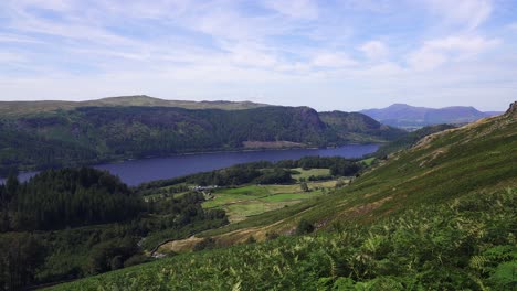 Vista-De-Thirlmere-Desde-Helvellyn-En-Un-Día-Caluroso-Y-Ventoso